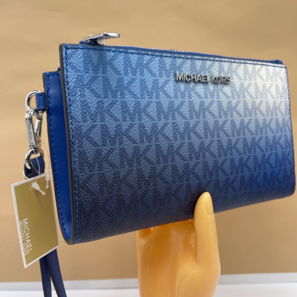 MICHAEL KORS Jet Set Lg Ombré Signature Logo Double Zip Wristlet Wallet 
GALAXY